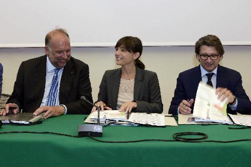 Roberto Cosolini (Sindaco Trieste), Debora Serracchiani (presidente Friuli Venezia Giulia) e Zeno D’Agostino (presidente Autorità portuale) – Trieste 09/07/2015